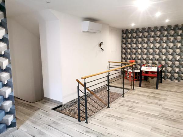 Maison - 6 pièces - 216 m²