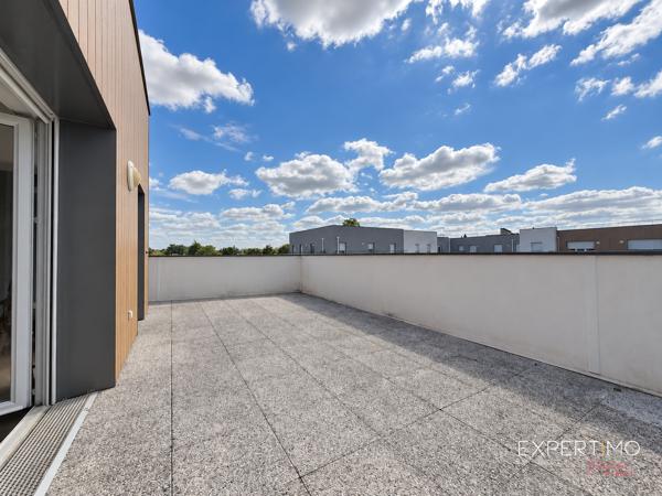 APPARTEMENT 4 PIÈCES AU DERNIER ÉTAGE – GRANDE TERRASSE – 3 CHAMBRES – 2 PARKINGS
