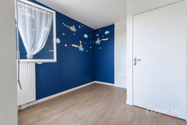APPARTEMENT 4 PIÈCES AU DERNIER ÉTAGE – GRANDE TERRASSE – 3 CHAMBRES – 2 PARKINGS