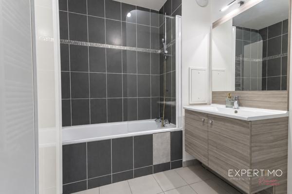 APPARTEMENT 4 PIÈCES AU DERNIER ÉTAGE – GRANDE TERRASSE – 3 CHAMBRES – 2 PARKINGS