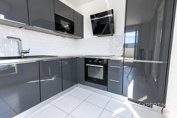 APPARTEMENT 4 PIÈCES AU DERNIER ÉTAGE – GRANDE TERRASSE – 3 CHAMBRES – 2 PARKINGS