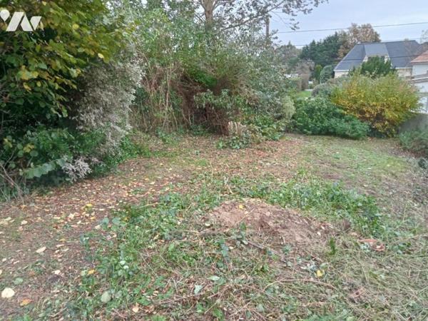 Terrain non-viabilisé de 281m², libre de constructeur