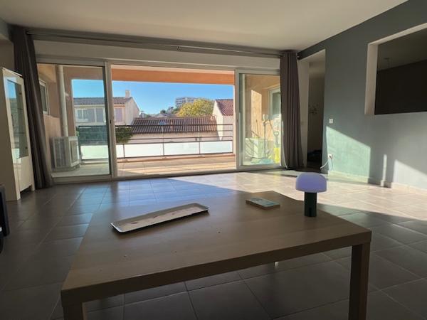 Marseille (13008) VENTE APPARTEMENT T6 DERNIER ETAGE DUPLEX 134,65 M2 CARREZ (159,70 M2 HABITABLE) BD DES JONCS 13008 MARSEILLE