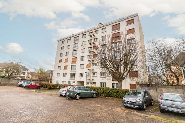 3 pièces refait à neuf résidence de standing 1970