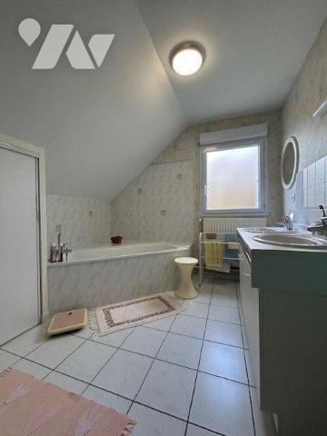 MAISON A VENDRE ANGERS
Maison située Quartier Lac de Maine/Molière
Commerces et services.
Ra...