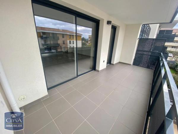 Appartement à louer 3 pièces 68.75m² Cuers (83390)