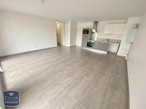 Appartement à louer 3 pièces 68.75m² Cuers (83390)