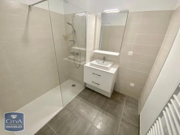 Appartement à louer 3 pièces 68.75m² Cuers (83390)