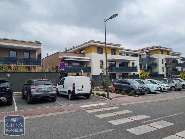 Appartement à louer 3 pièces 68.75m² Cuers (83390)