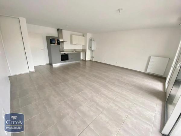 Appartement à louer 3 pièces 68.75m² Cuers (83390)