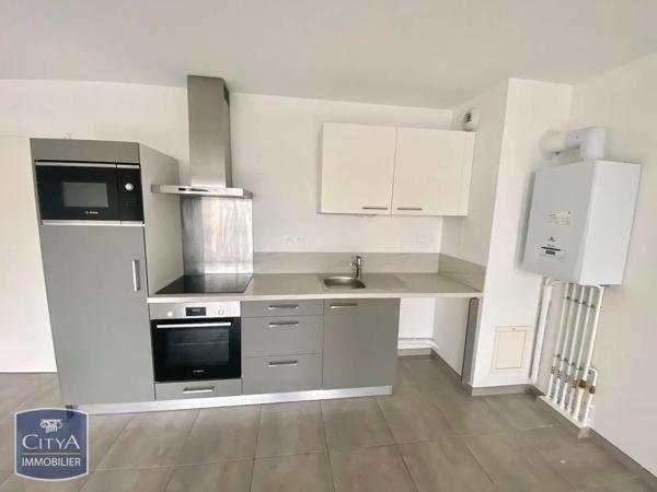Appartement à louer 3 pièces 68.75m² Cuers (83390)