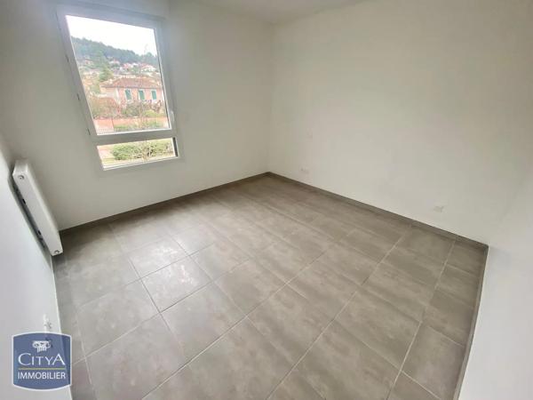 Appartement à louer 3 pièces 68.75m² Cuers (83390)