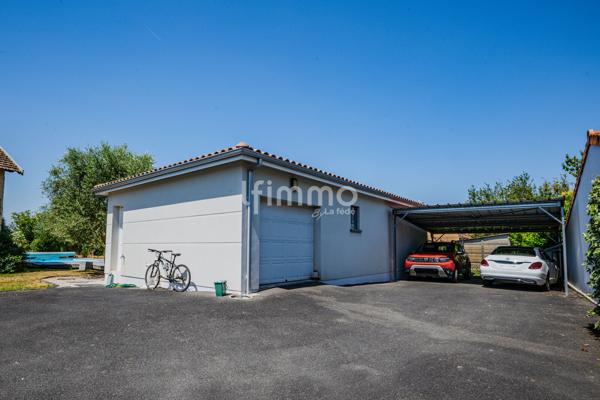 Maison individuelle de plain-pied avec garage et piscine