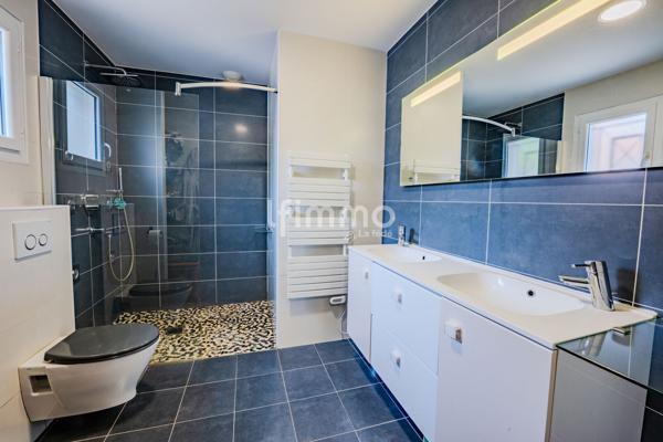 Maison individuelle de plain-pied avec garage et piscine