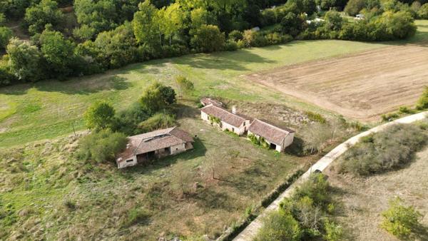Terrain agricole dans la vallée de la Lère