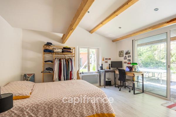 Maison à vendre 7 pièces avec T2 indépendant à Fuveau avec jardin