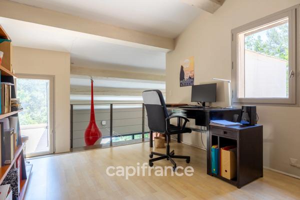 Maison à vendre 7 pièces avec T2 indépendant à Fuveau avec jardin