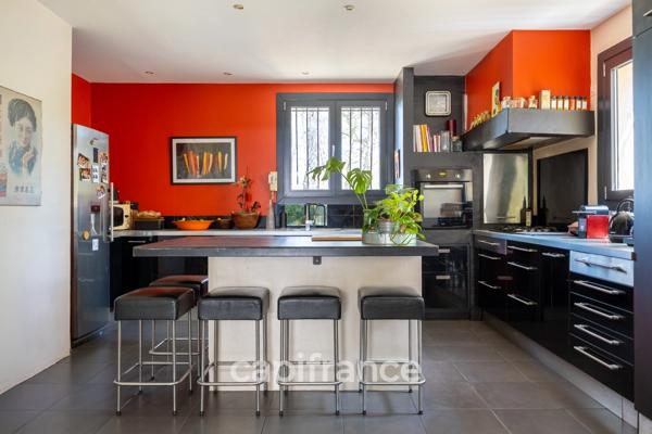Maison à vendre 7 pièces avec T2 indépendant à Fuveau avec jardin
