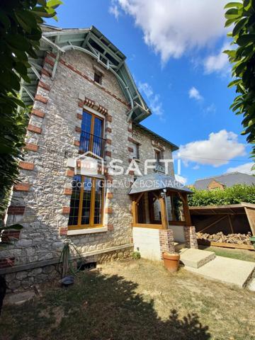Maison bourgeoise en pierre de 9 pièces avec garage et terrain