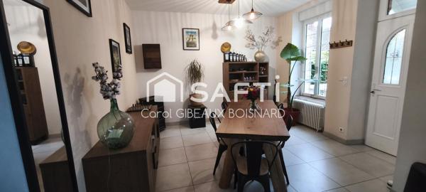 Maison bourgeoise en pierre de 9 pièces avec garage et terrain
