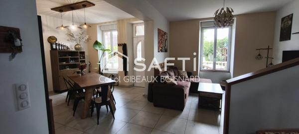 Maison bourgeoise en pierre de 9 pièces avec garage et terrain