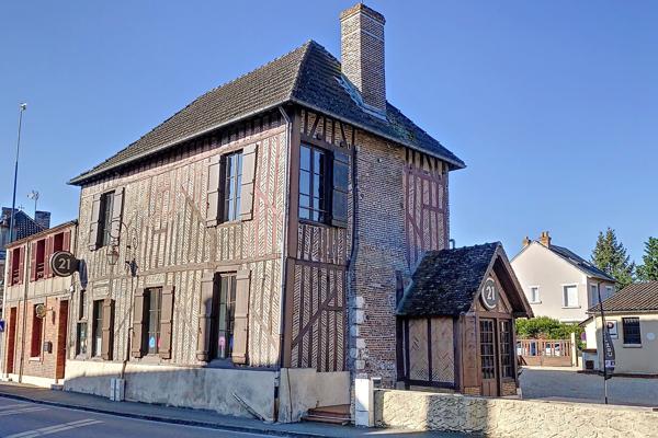 Maison à vendre  6 pièces - 263,40 m 2   ARDON  - 45