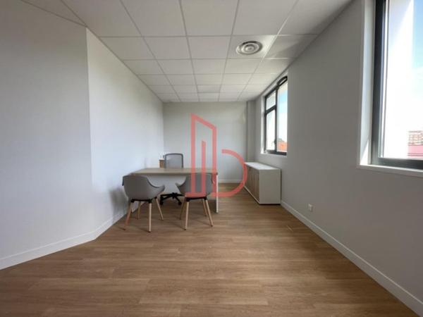 Bureau de 1240 m² à louer à Bordeaux Lac - Bruges
