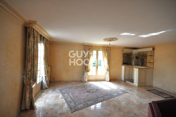 Maison à Saint Symphorien Sur Coise de 198 m² sur un terrain de 1054 m²