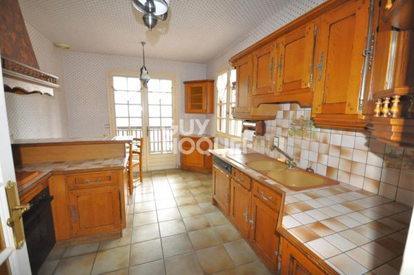 Maison à Saint Symphorien Sur Coise de 198 m² sur un terrain de 1054 m²