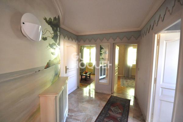 Maison à Saint Symphorien Sur Coise de 198 m² sur un terrain de 1054 m²