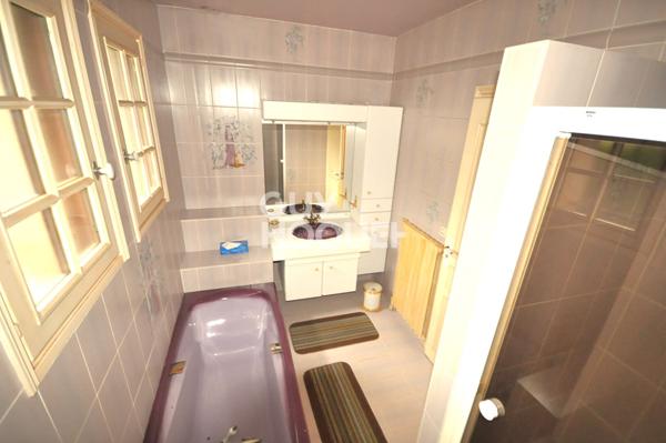 Maison à Saint Symphorien Sur Coise de 198 m² sur un terrain de 1054 m²