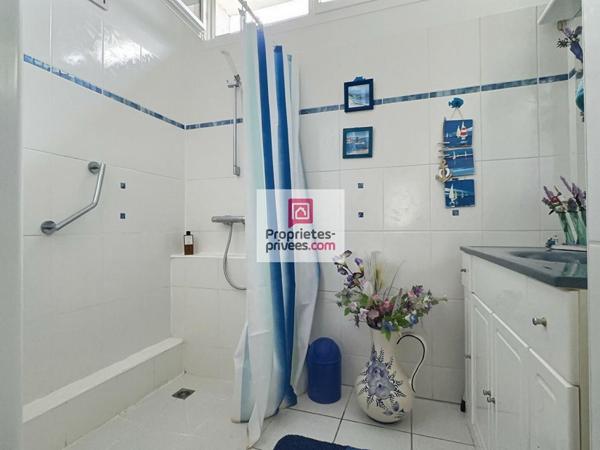 Dept 33 - La Teste De Buch- Maison 3 pièce(s) 79 m2 avec terrasse, son jardin de 745m² et un garage indépendant, une véranda de 10m2 et une buanderie de 15m2 soit une surface utile de 104m2