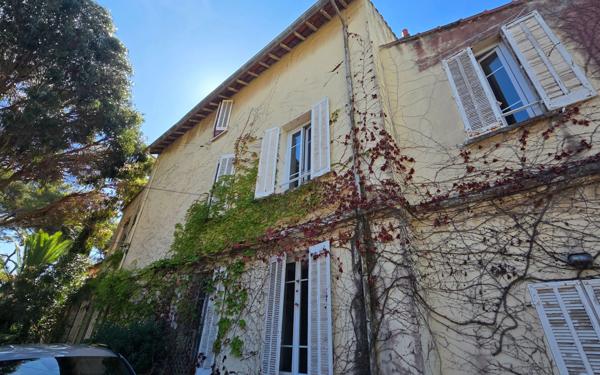 Appartement à vendre    3 pièces • 75 m2 La Seyne-sur-Mer