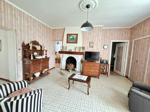Maison en pierre + grange -Terrain env. 1 390m² -Beau potentiel - Saint-André-des-Eaux