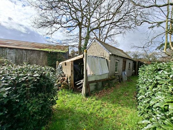 Maison en pierre + grange -Terrain env. 1 390m² -Beau potentiel - Saint-André-des-Eaux