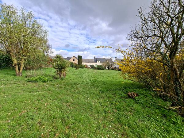 Maison en pierre + grange -Terrain env. 1 390m² -Beau potentiel - Saint-André-des-Eaux