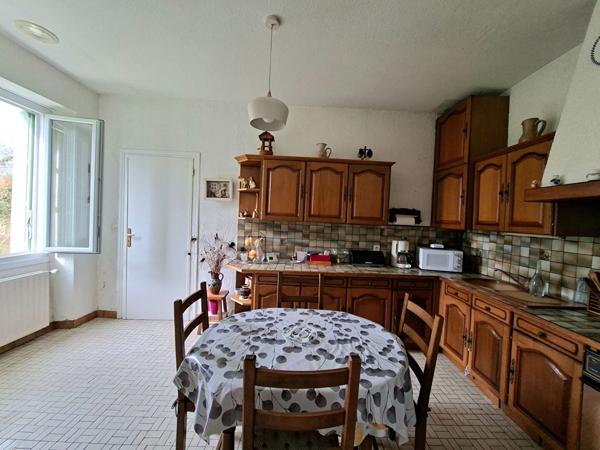 Maison en pierre + grange -Terrain env. 1 390m² -Beau potentiel - Saint-André-des-Eaux