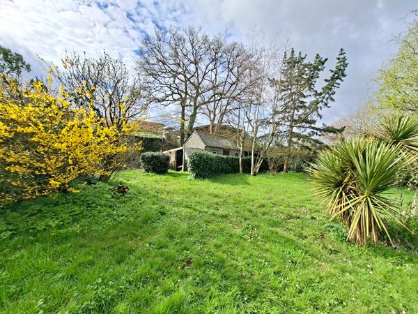 Maison en pierre + grange -Terrain env. 1 390m² -Beau potentiel - Saint-André-des-Eaux