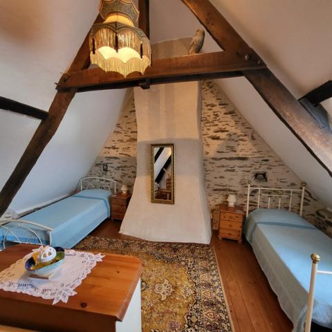 Deux maisons en pierre à Saint Nicolas des Eaux