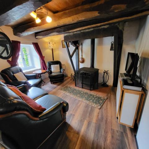 Deux maisons en pierre à Saint Nicolas des Eaux