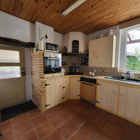 Deux maisons en pierre à Saint Nicolas des Eaux