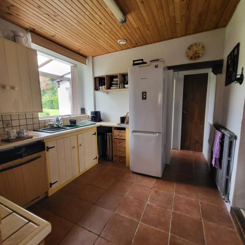 Deux maisons en pierre à Saint Nicolas des Eaux