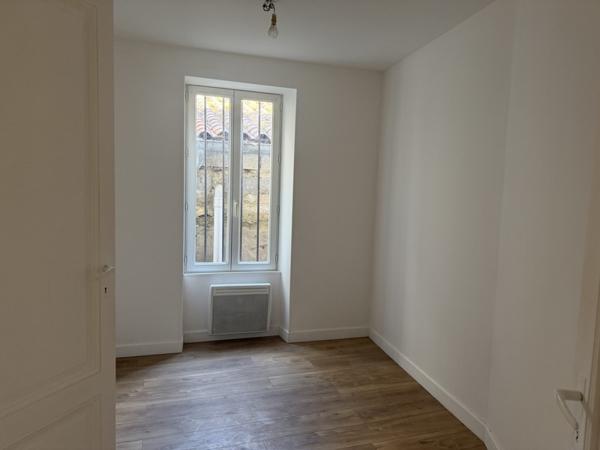 Appartement à louer 460 € CC Blaye 2 p 30 m² DPE D