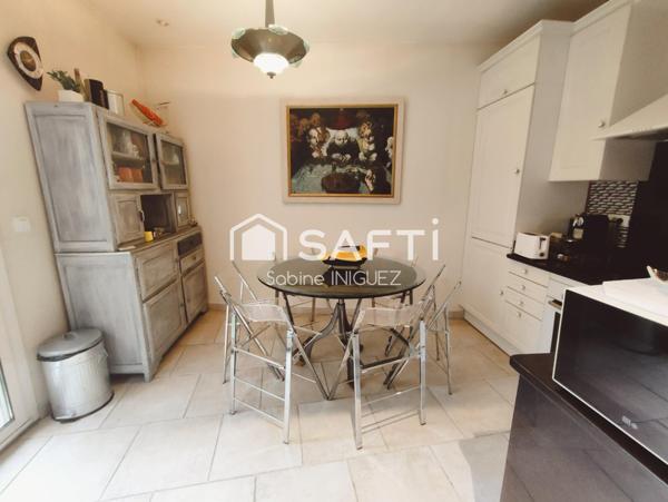 MAISON CENTRE VILLE RENOVEE AVEC PISCINE