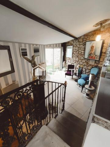 MAISON CENTRE VILLE RENOVEE AVEC PISCINE