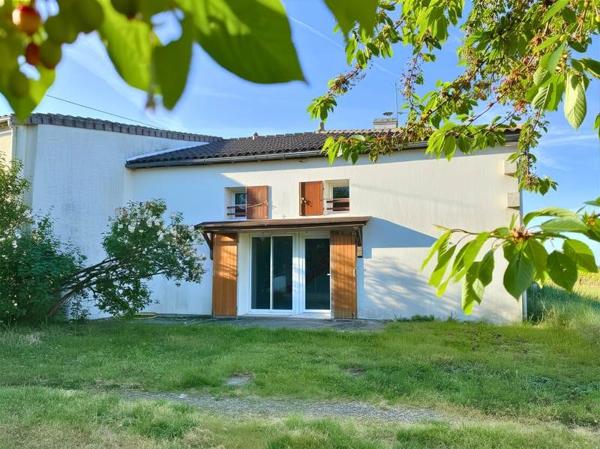 Immeuble à vendre 260 000 € Saint-Germain-de-Lusignan 337 m² DPE D
