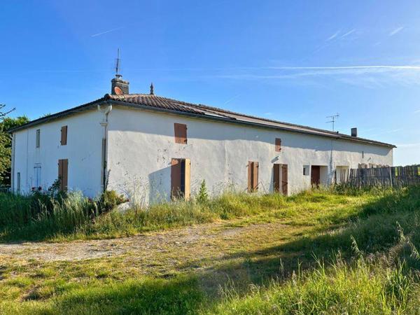 Immeuble à vendre 260 000 € Saint-Germain-de-Lusignan 337 m² DPE D