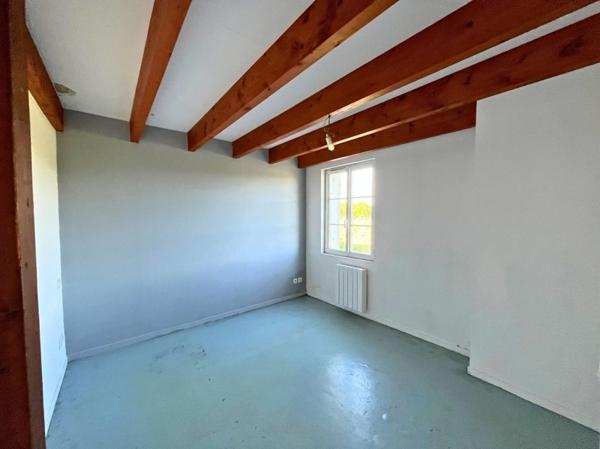 Immeuble à vendre 260 000 € Saint-Germain-de-Lusignan 337 m² DPE D