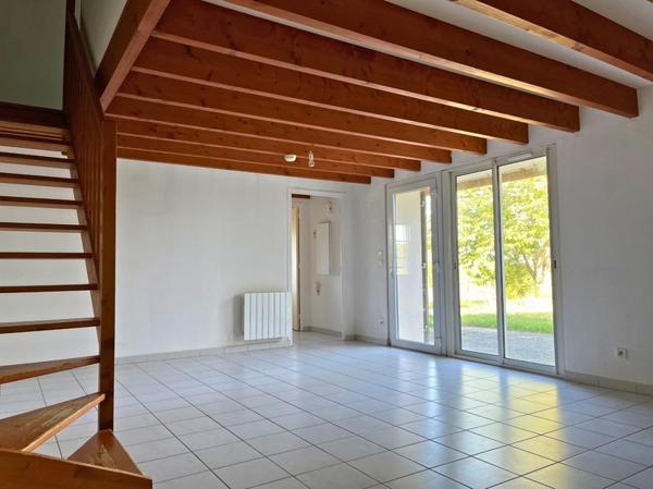 Immeuble à vendre 260 000 € Saint-Germain-de-Lusignan 337 m² DPE D