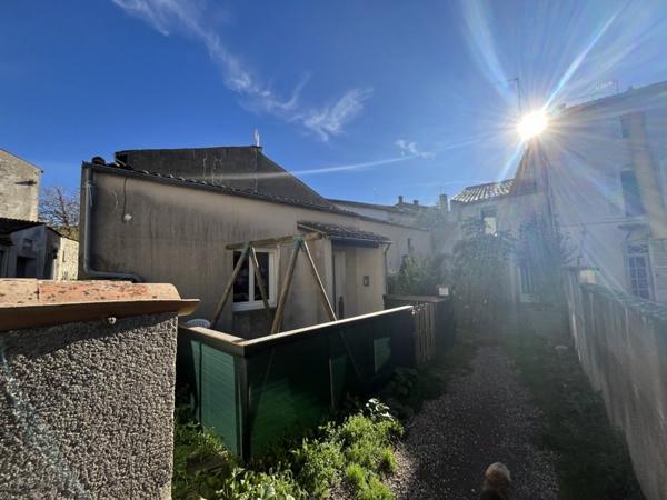 Immeuble à vendre 195 550 € Saint-Jean-d'Angély 222 m² DPE D